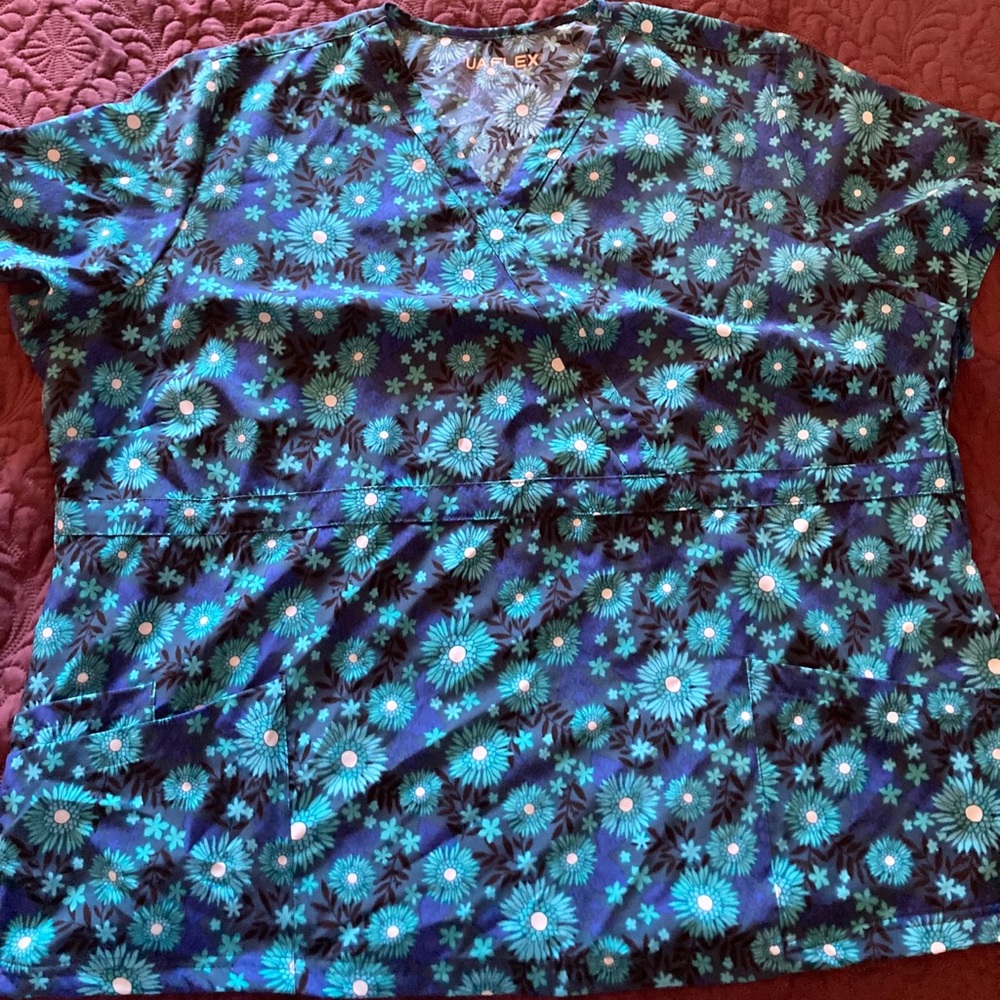 UA Flex 2XL scrub top